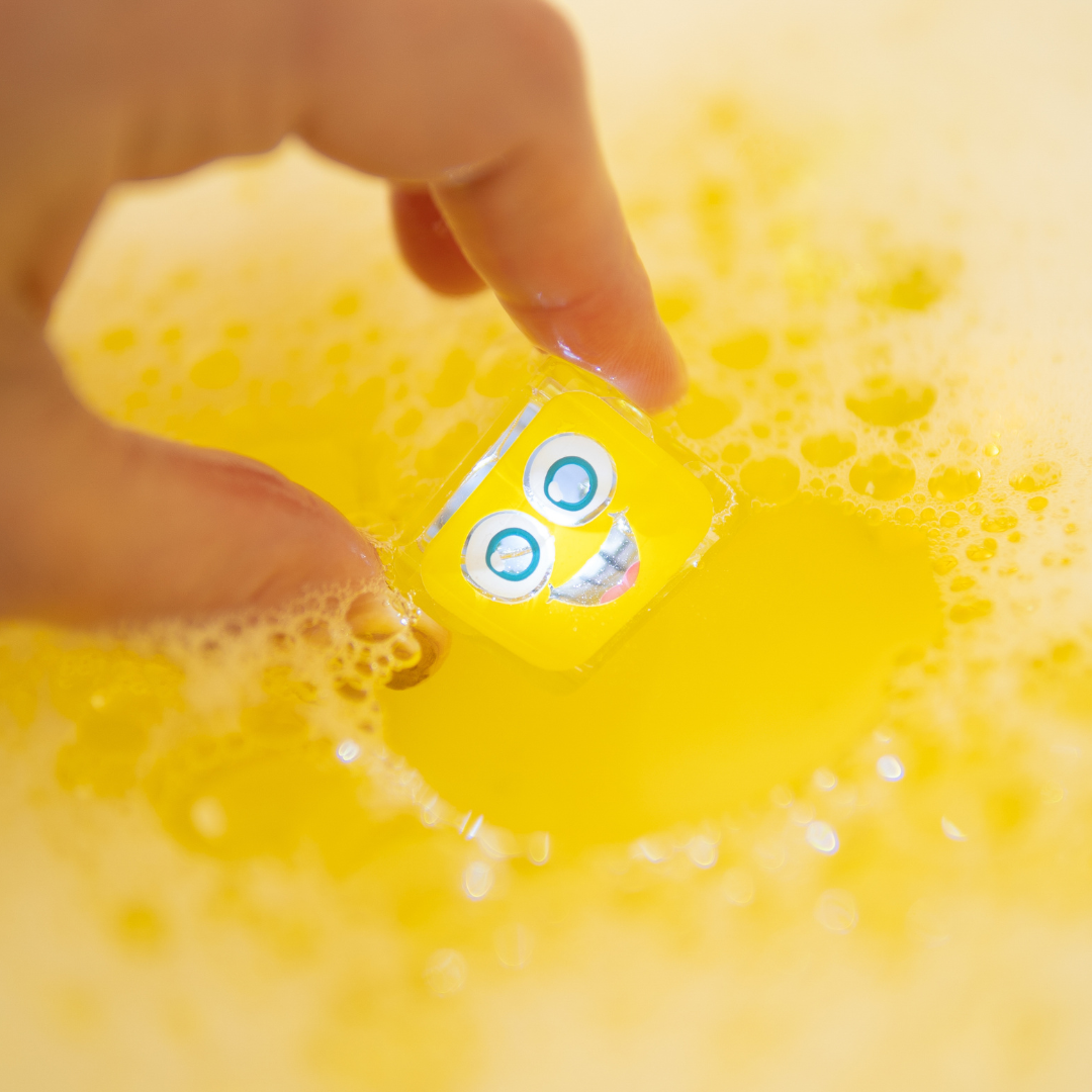 Glo Pals Water Activated Light-Up Cubes - Alex (Yellow)