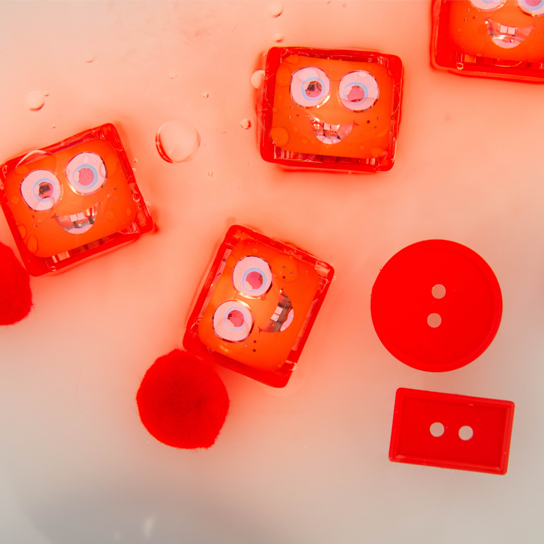 Glo Pals Water Activated Light-Up Cubes - Sammy (Red)