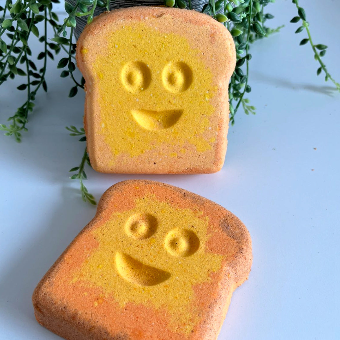 Happy Toast Bath Bomb